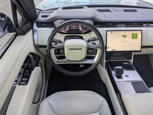 Used 2025 Land Rover Range Rover Long Wheelbase Autobiography image 17