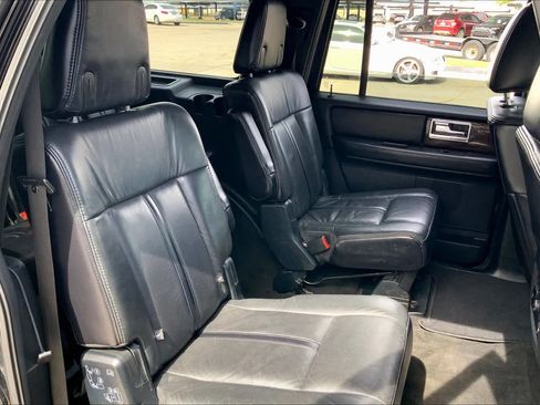 Used 2016 Lincoln Navigator L Select RWD image 19