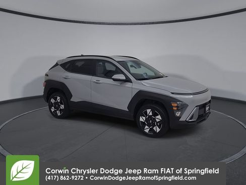 Used 2025 Hyundai Kona SEL AWD/4WD image 2