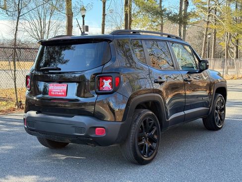 Used 2017 Jeep Renegade Altitude image 4
