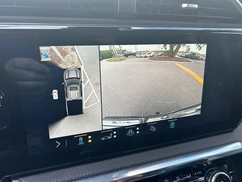 Used 2023 GMC Sierra 1500 Denali w/ Technology Package AWD/4WD image 4