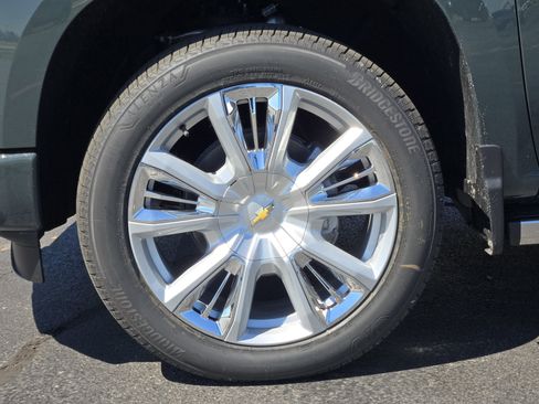 New 2026 Chevrolet Silverado 1500 High Country w/ High Country Premium Package AWD/4WD image 8