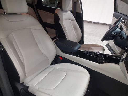 Used 2024 Kia Sportage EX image 30