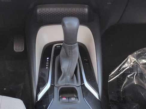 Used 2020 Toyota Corolla LE FWD image 18