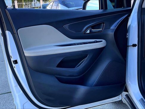 Used 2021 Buick Encore Preferred w/ Safety Package image 21