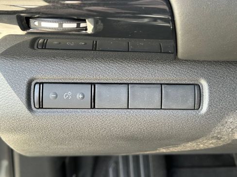 Used 2023 Nissan Pathfinder S AWD/4WD image 22