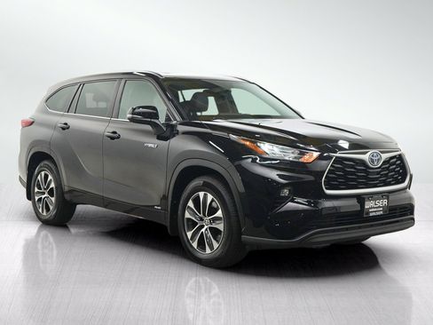 Used 2020 Toyota Highlander XLE AWD/4WD image 7
