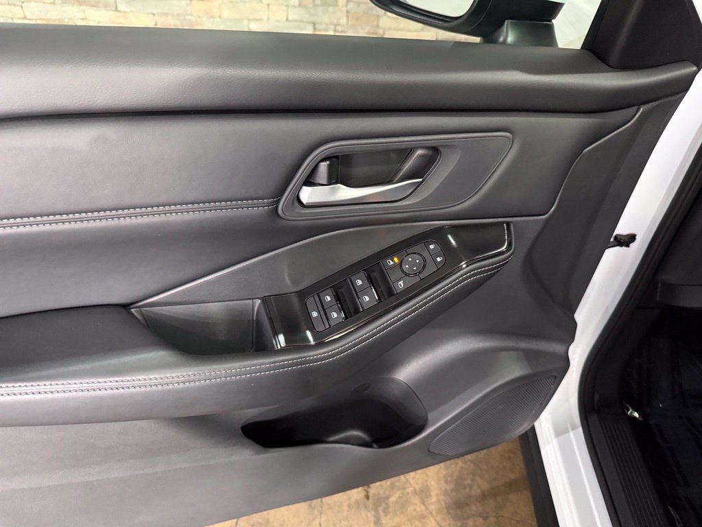 Certified 2025 Nissan Rogue SV w/ SV Premium Package FWD image 10