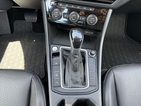 Used 2023 Volkswagen Jetta SE FWD image 18