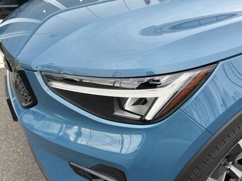 Certified 2025 Volvo XC40 B5 Plus image 8