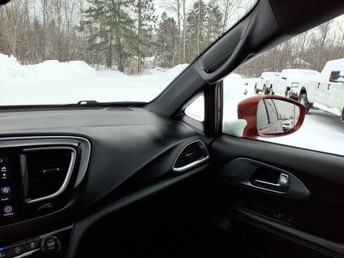 Used 2018 Chrysler Pacifica Touring-L Plus image 18