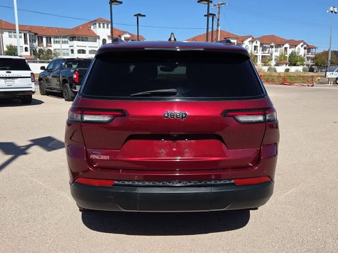 Used 2022 Jeep Grand Cherokee L Laredo image 13