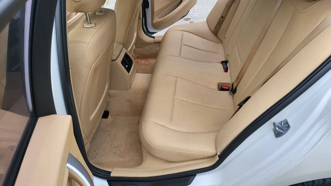 Used 2015 BMW 320i Sedan RWD image 16