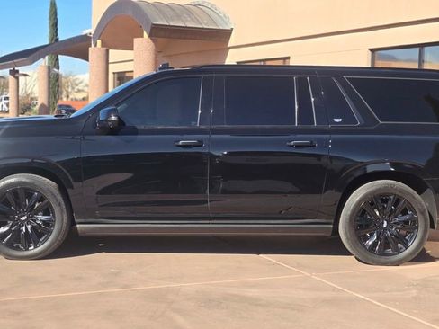 Used 2023 Cadillac Escalade ESV Sport Platinum AWD/4WD image 4