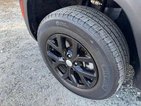 Used 2022 Jeep Grand Cherokee L Limited image 11