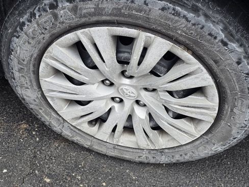 Used 2014 Toyota Camry LE image 21