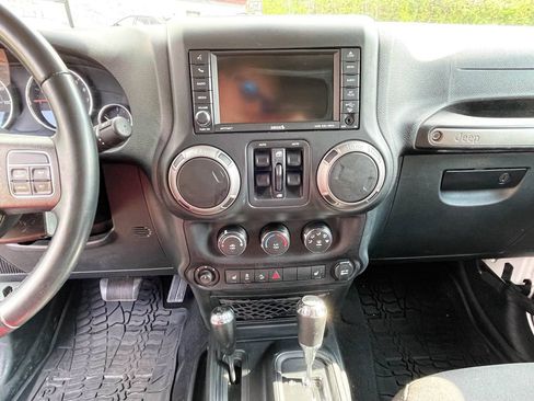 Used 2018 Jeep Wrangler Unlimited Sport S image 12