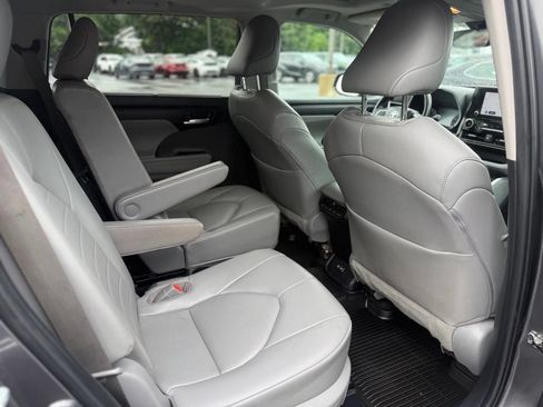 Used 2023 Toyota Highlander XLE AWD/4WD image 19