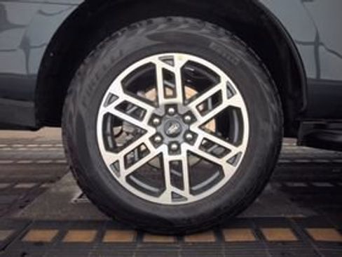 Used 2025 Ford Expedition Active AWD/4WD image 9