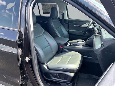 Used 2025 Ford Explorer Active w/ Active Comfort Package AWD/4WD image 7