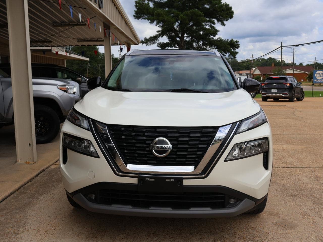 Used 2021 Nissan Rogue SL AWD/4WD image 2