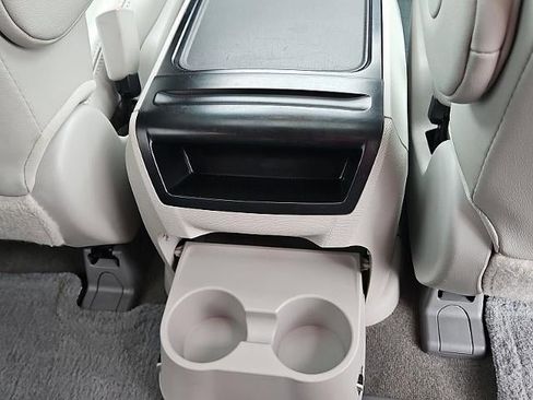 Used 2012 Toyota Sienna XLE image 21