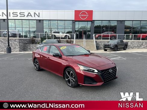 Certified 2025 Nissan Altima 2.5 SR w/ SR Premium Package image 1