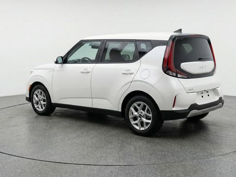 Used 2025 Kia Soul LX w/ LX Technology Package image 6
