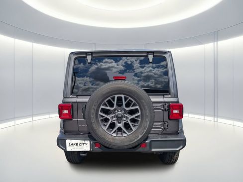 New 2026 Jeep Wrangler Unlimited Sahara AWD/4WD image 5