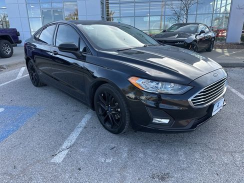 Used 2019 Ford Fusion SE w/ Equipment Group 151A image 6