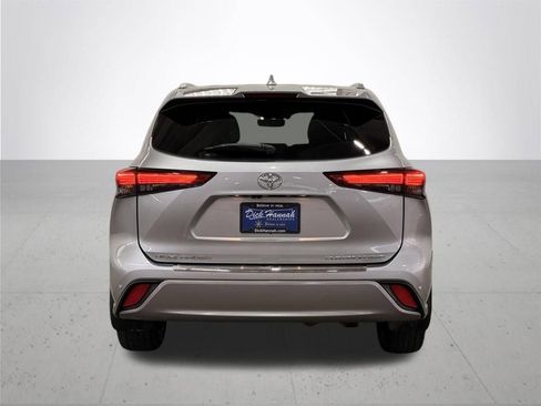 Used 2023 Toyota Highlander Platinum AWD/4WD image 11