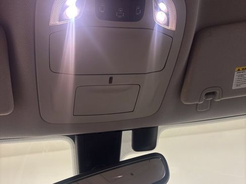 Used 2018 Chrysler Pacifica Touring-L w/ Tire & Wheel Group FWD image 15