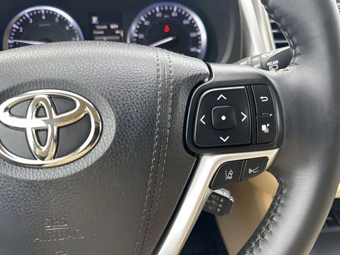 Used 2019 Toyota Highlander XLE image 17