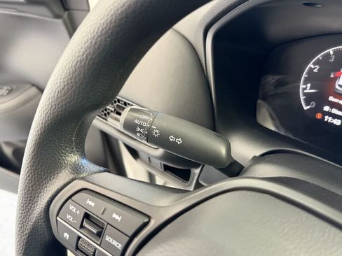 Used 2023 Honda HR-V LX image 17