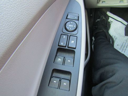 Used 2021 Hyundai Tucson Value FWD image 18