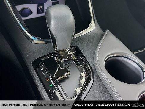 Used 2016 Toyota Avalon Touring image 17