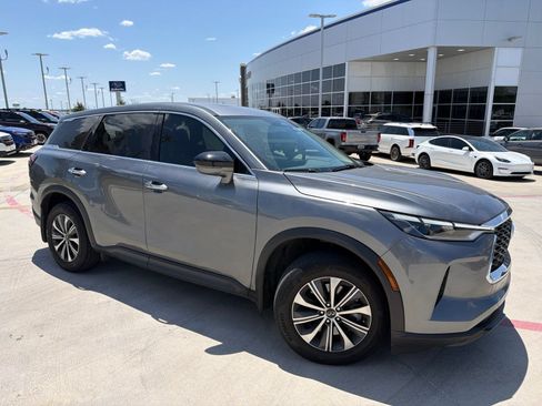 Used 2025 INFINITI QX60 Pure FWD image 2