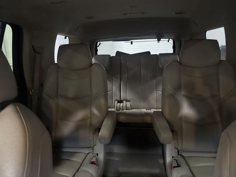 Used 2018 Cadillac Escalade Luxury image 8
