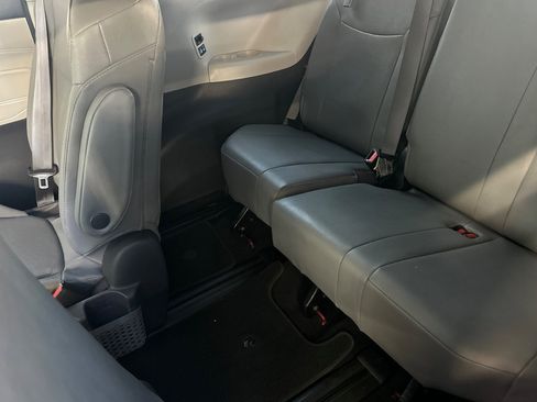 Certified 2021 Toyota Sienna Limited image 14