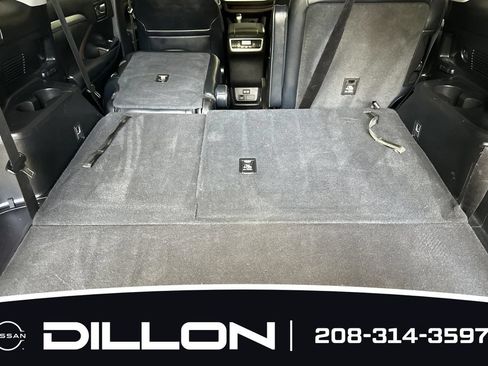 Used 2018 Toyota Highlander XLE w/ Carpet Mat Package (TMS) FWD image 16