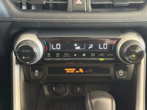 Used 2020 Toyota RAV4 XLE AWD/4WD image 28