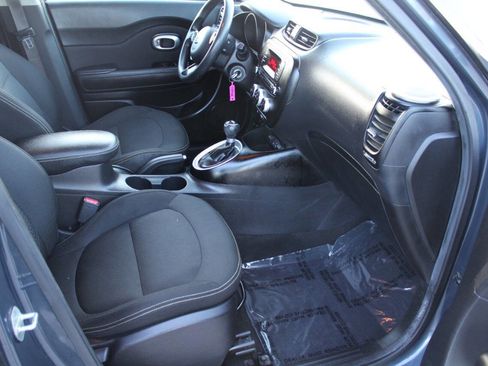 Used 2015 Kia Soul + image 8