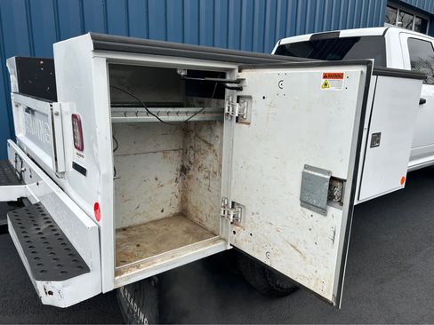 Used 2022 RAM 3500 Tradesman w/ Chrome Appearance Group image 13