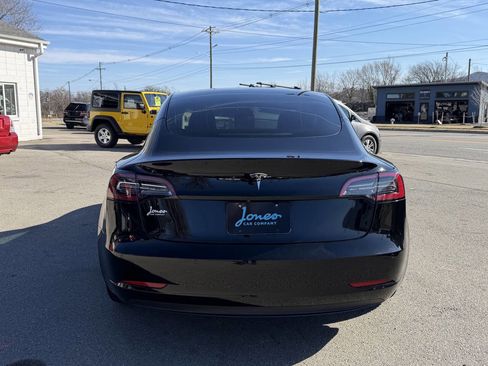 Used 2021 Tesla Model 3 Standard Range Plus image 7
