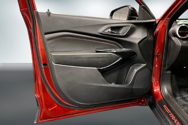 Used 2024 Chevrolet Trax RS w/ Sunroof Package FWD image 19