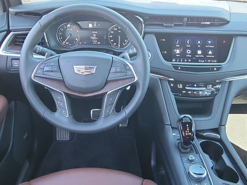 Used 2025 Cadillac XT5 Sportv image 11