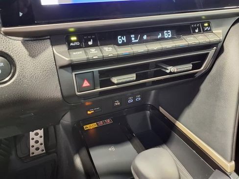 Used 2025 Toyota Camry XSE FWD image 12