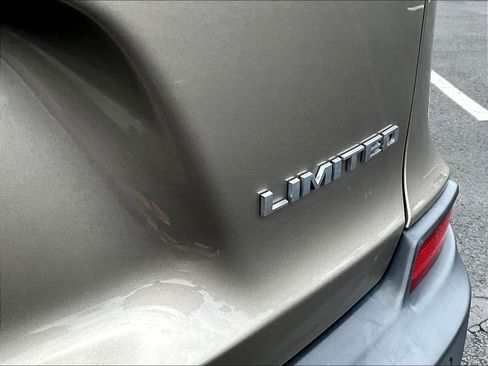 Used 2019 Jeep Cherokee Limited AWD/4WD image 24