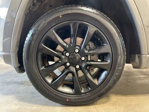 Used 2020 Jeep Grand Cherokee Altitude AWD/4WD image 10
