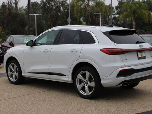 Certified 2025 Audi Q5 Premium Plus w/ Premium Plus AWD/4WD image 3